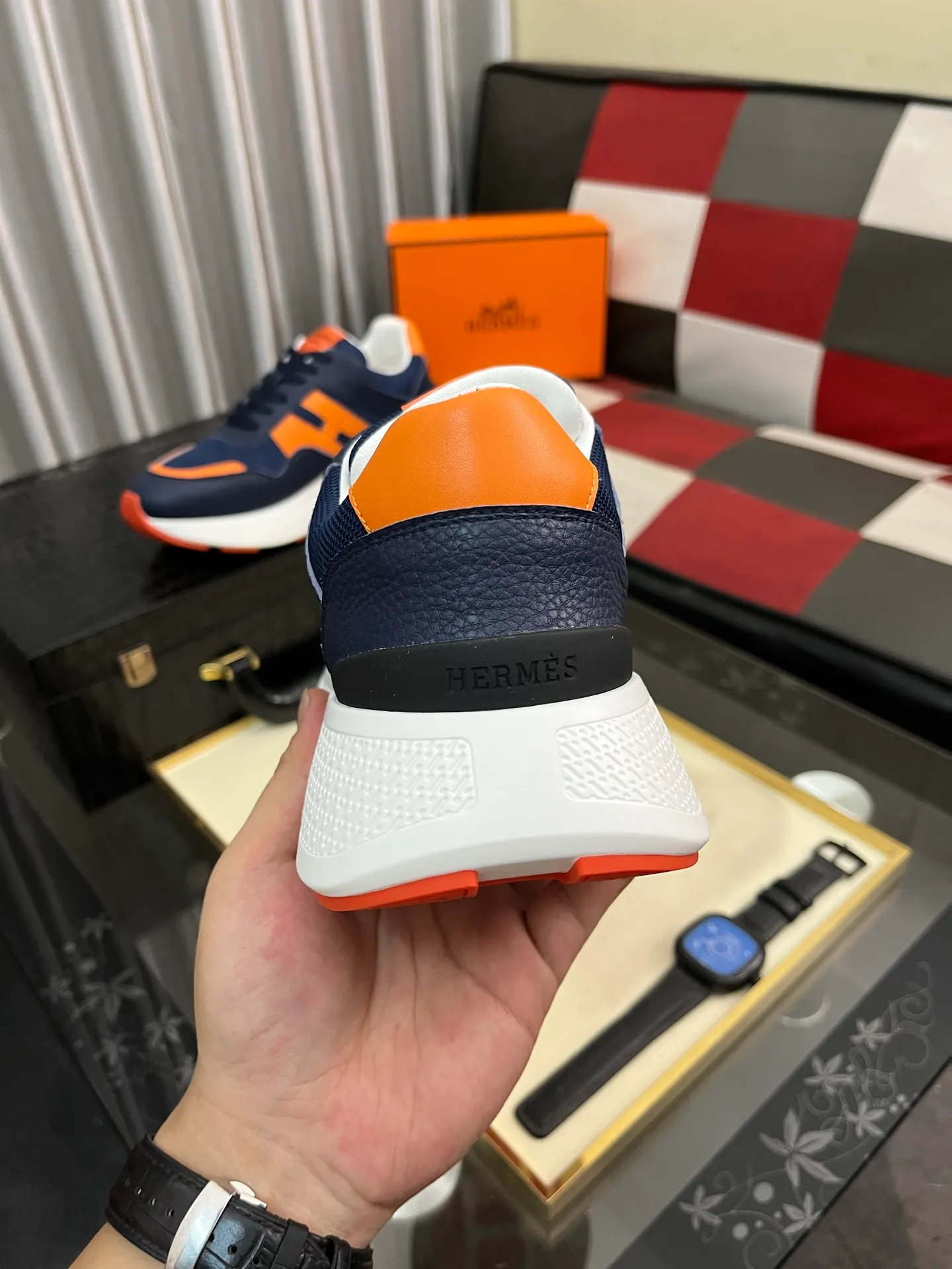 Men's shoes 💰540⌚️⌚️HERMES/Hermès Hugo thick-soled sneakers, casual men's shoes, these sneakers are made of imported first-layer cowhide leather and breathable mesh design. The contrasting color design creates a dynamic and modern shape. The front end of the toe is decorated with natural-color rubber inlays, which is novel and fashionable. The texture is incomparable, with cowhide lining and cowhide foot pads, the upper foot is comfortable and breathable, and the rubber sole is decorated with geometric patterns and iconic "H" details. A very personal one! Size: 38-44